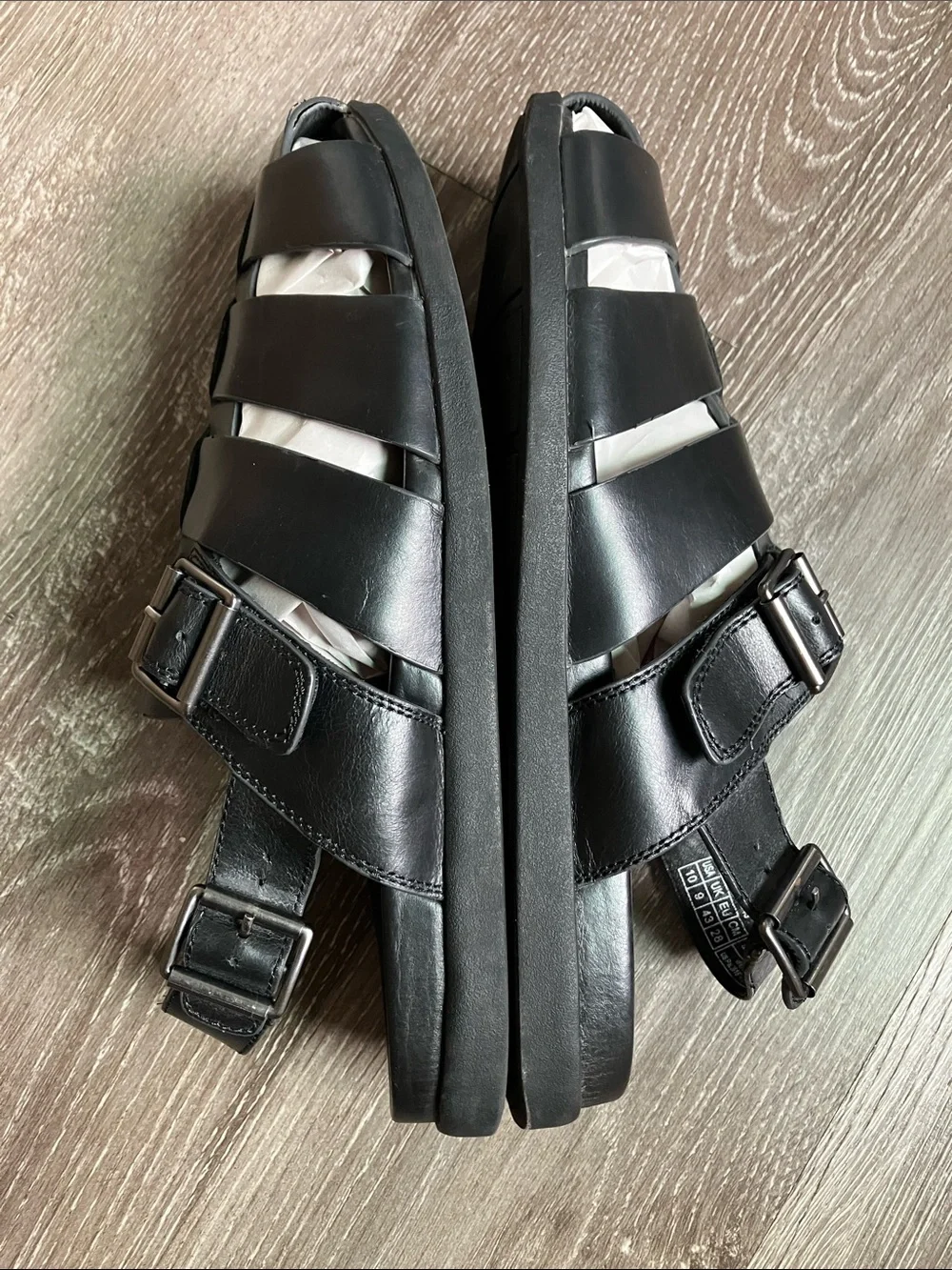 Vionic Men's Black Leather Fisherman Sandals